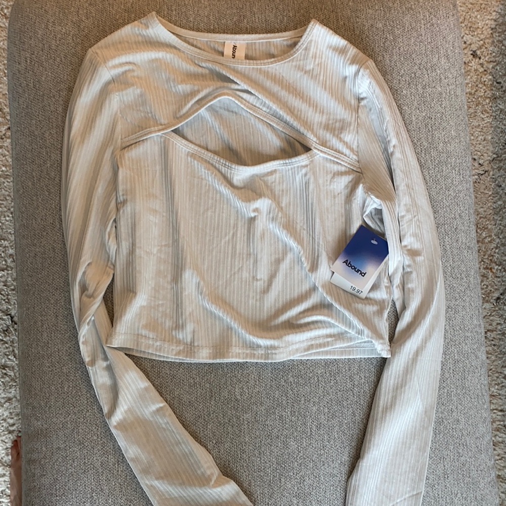NWT abound Cut Out Crop Top